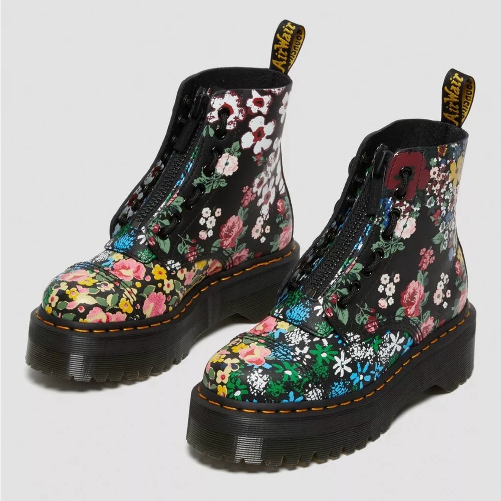 Dr. Martens Platform Floral Combat Boots, Size 6 (fits larger, pls read)
